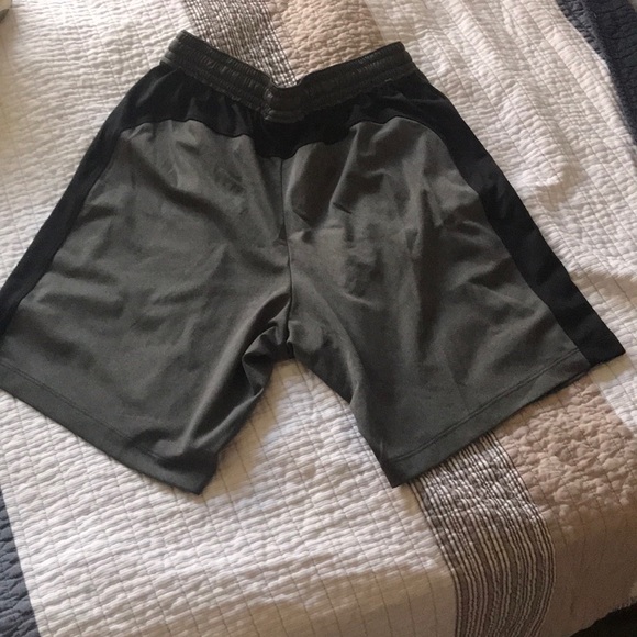 Under armor grey and black shorts size medium - Picture 3 of 3